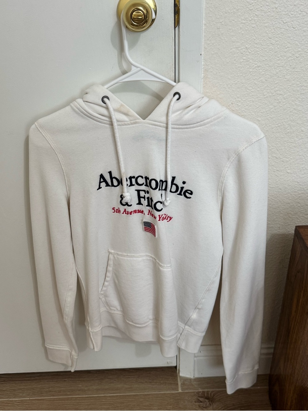 Abercrombie & Fitch Off-White Pullover Hoodie with Logo Tag